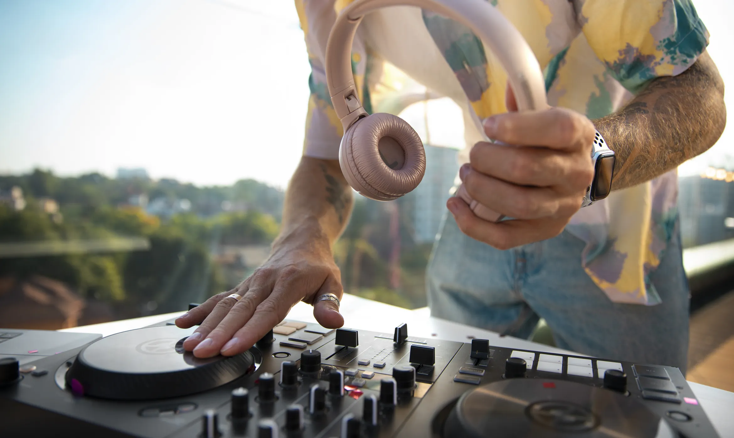 HOLO moves with your heartbeat!